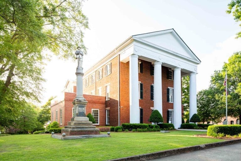 Exterior photo of Greene County Courthouse